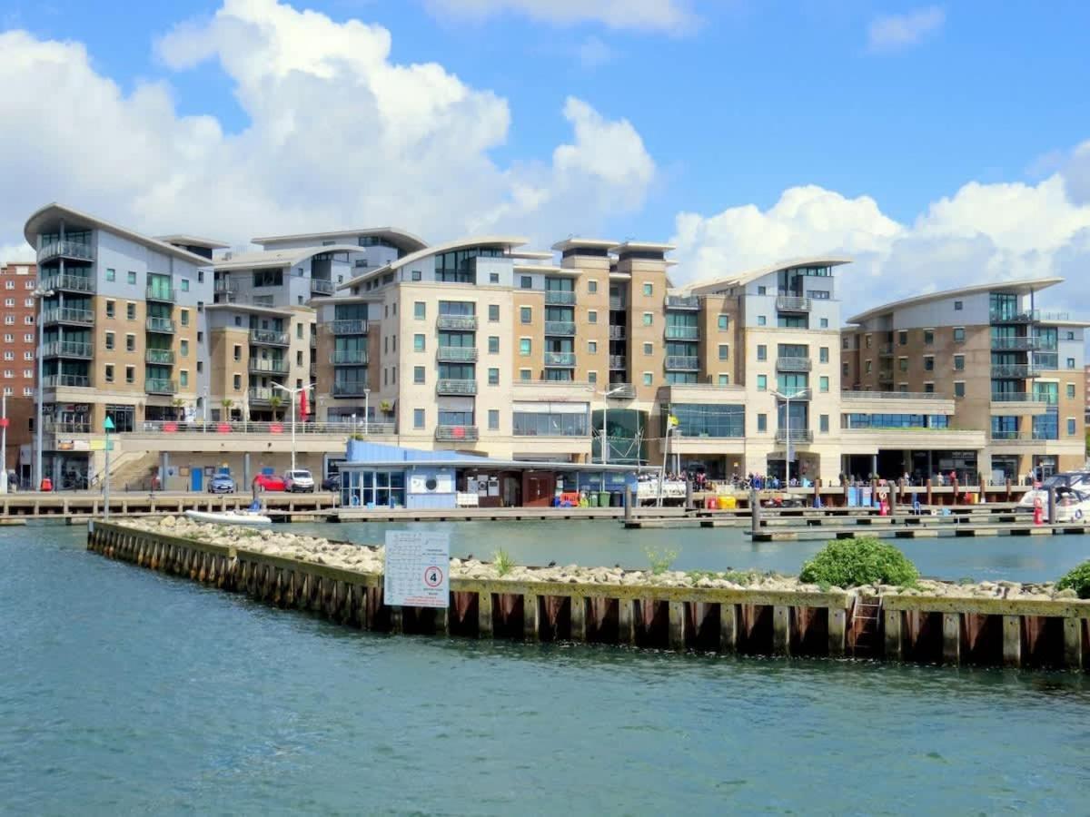Crow'S Nest Villa Poole Kültér fotó